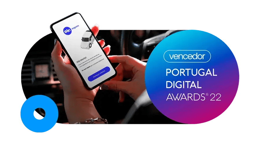 mao-segurar-telemovel-com-app-ok-seguros-auto-vistorias-digitais-vencedor-portugal-digital-awards-22