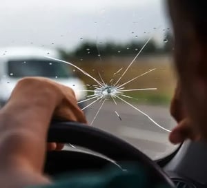 Vantagem da cobertura contra quebra de vidros na ok! auto